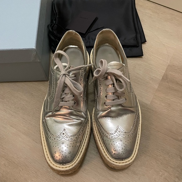 Stunning Prada silver platform brogues - Picture 3 of 13